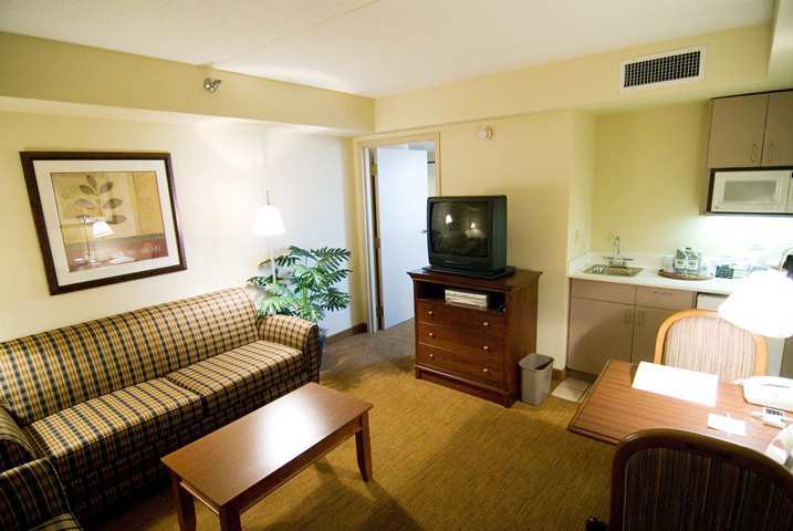 Hampton Inn Raleigh Capital Blvd North Номер фото