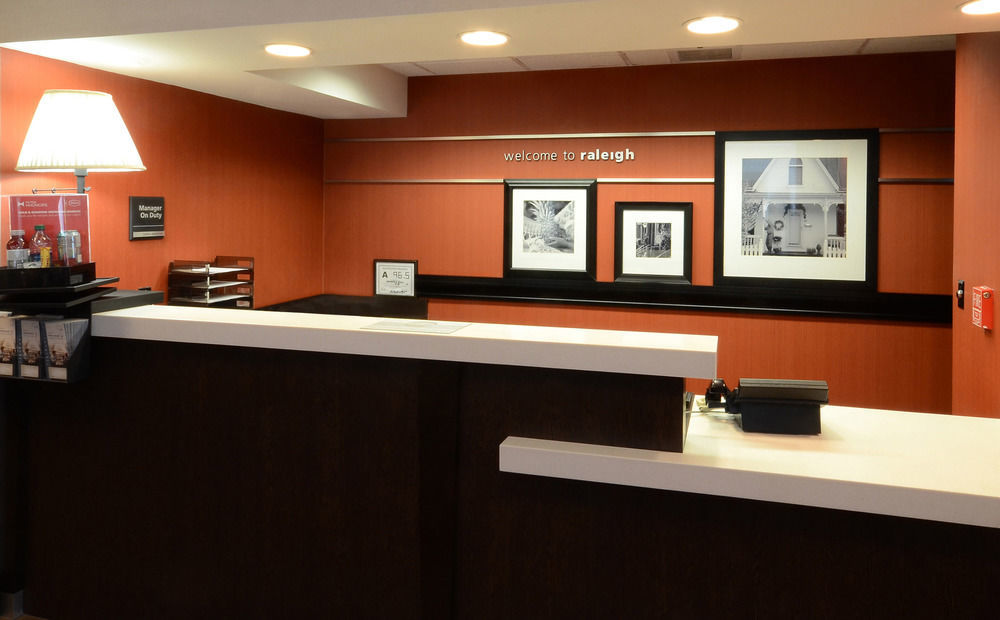 Hampton Inn Raleigh Capital Blvd North Екстер'єр фото