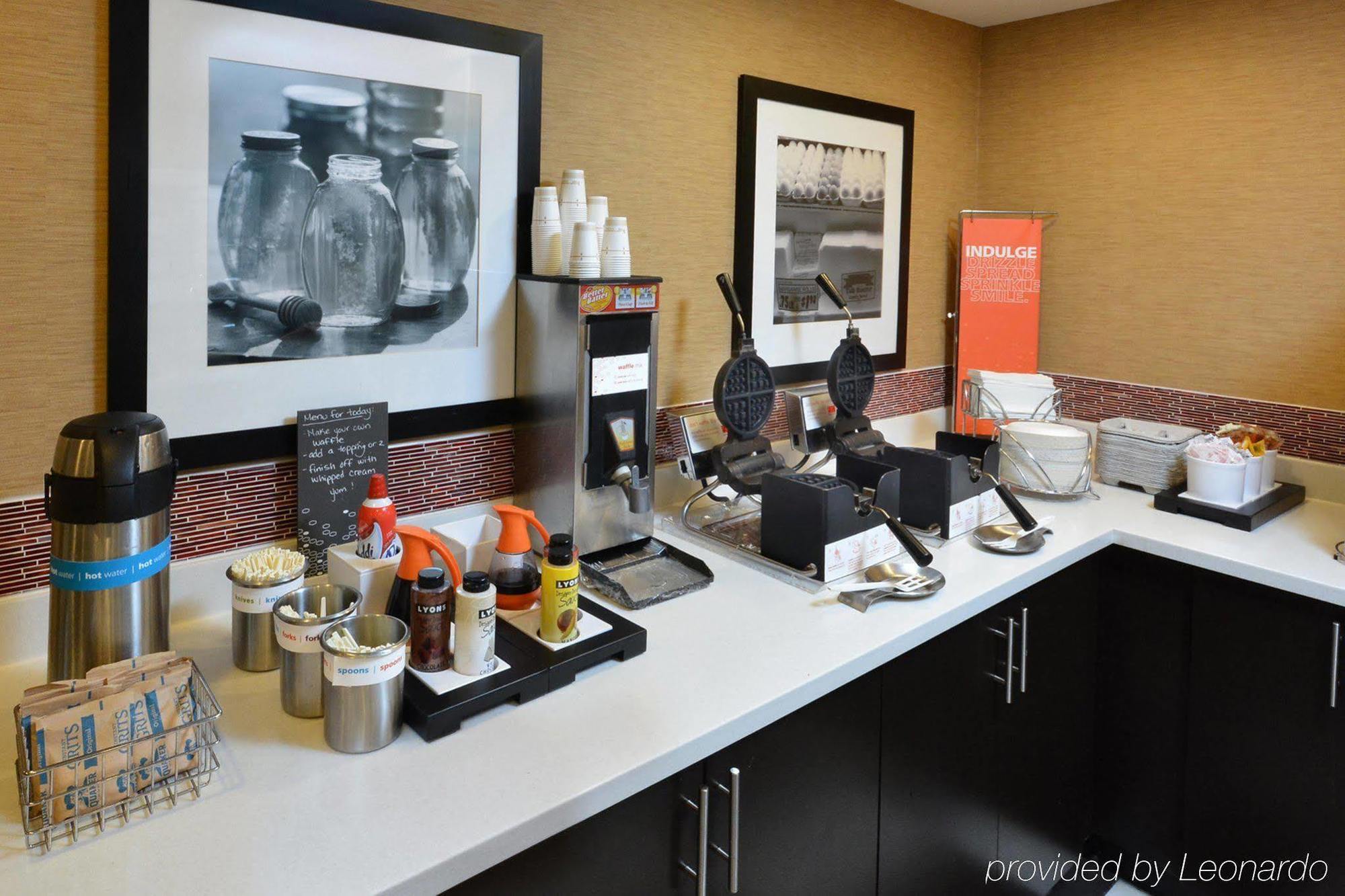 Hampton Inn Raleigh Capital Blvd North Екстер'єр фото